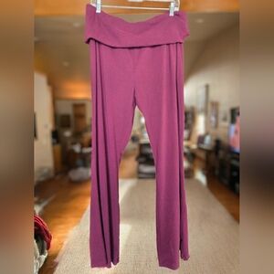 NO BOUNDRIES Foldover Flare Pant Wine Colored XXL